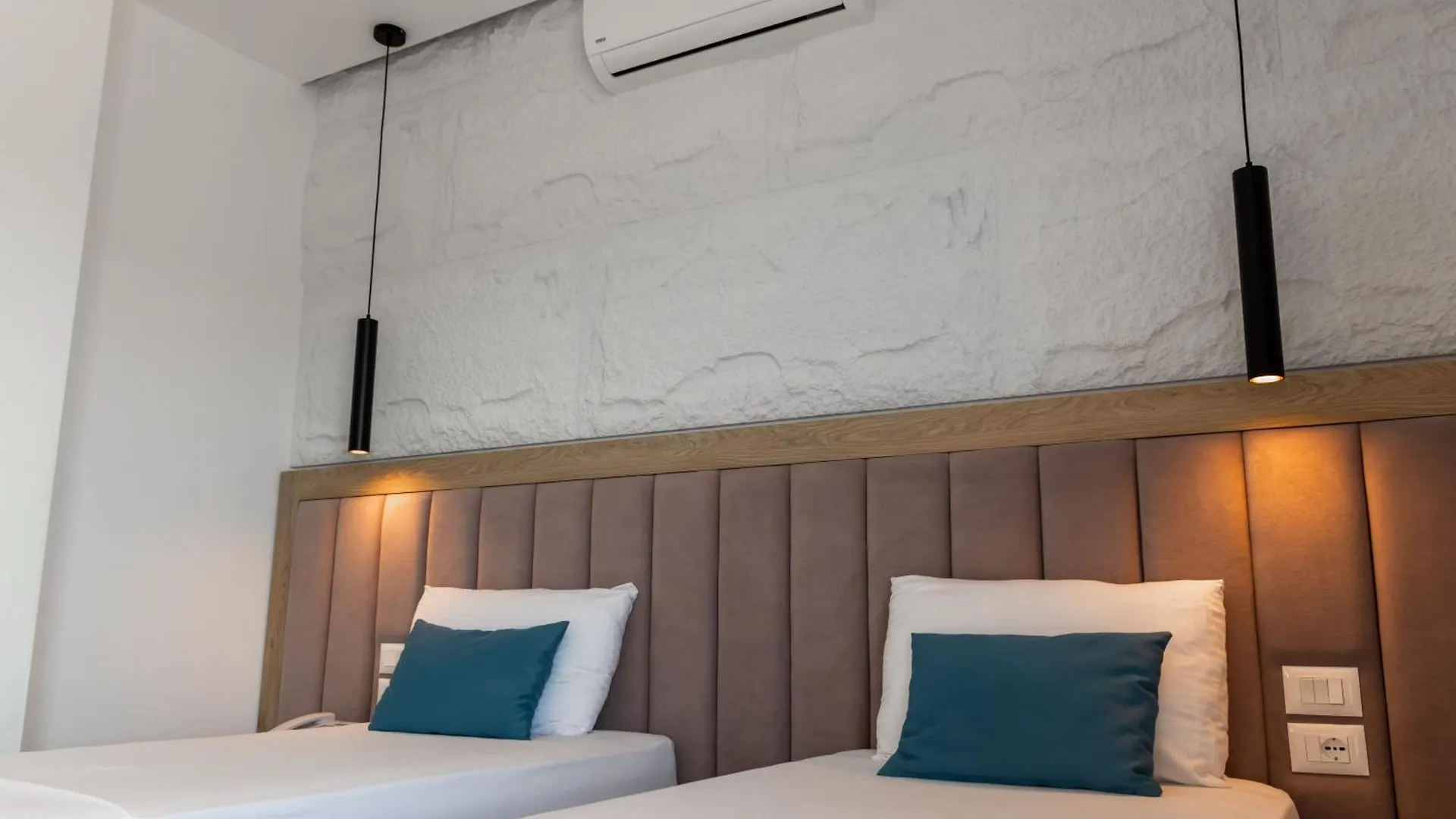 Monel Hotel Ksamil