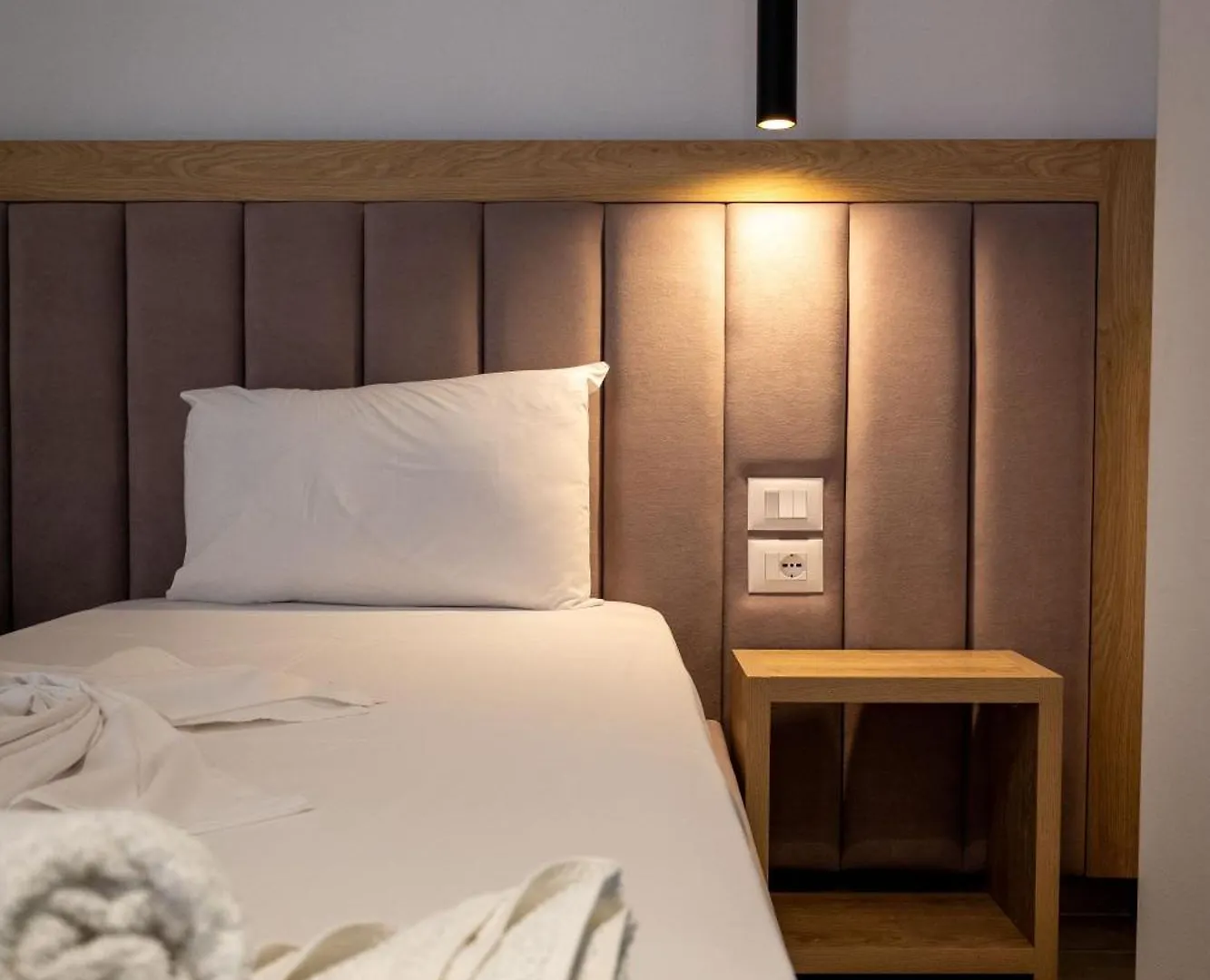 Monel Hotel Ksamil 4*,  Albania