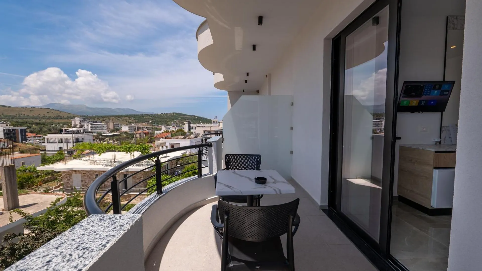 Monel Hotel Ksamil