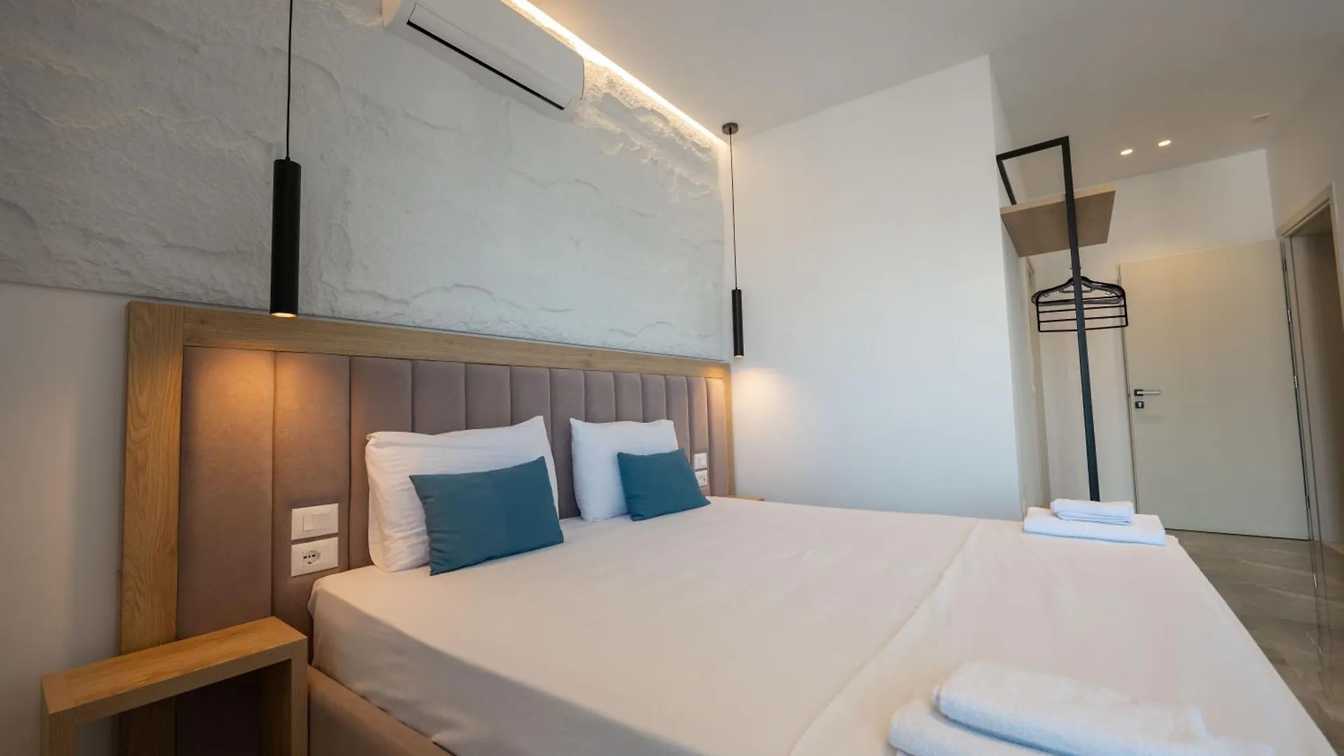 ****  Monel Hotel Ksamil Albania