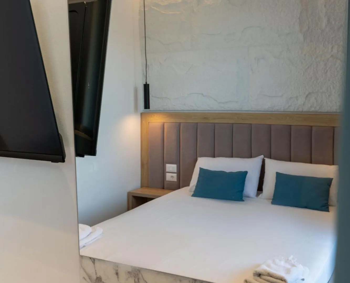 Monel Hotel Ksamil Albania