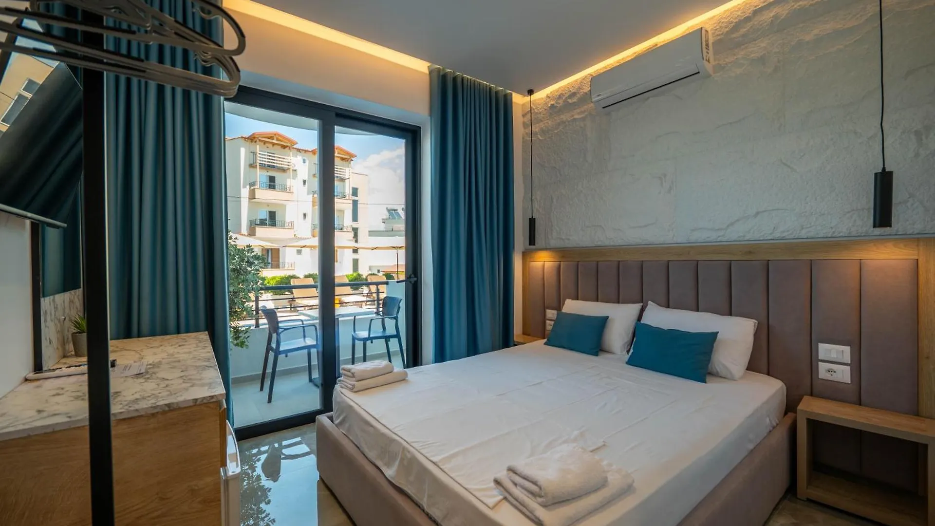Monel Hotel Ksamil 4*,  Albania